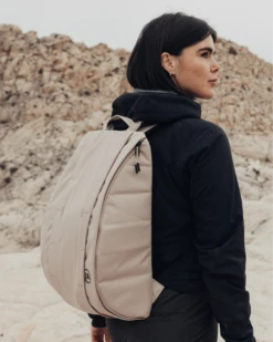 DB BOARD BAGS HUGGER BASE BACKPACK 15L FOGBOW BEIGE (EX) -Wave Rider Shop Hugger15L 0cdafbbd 2ab9 48ae 8ec6 d550566ddf5e 01197.1695414151