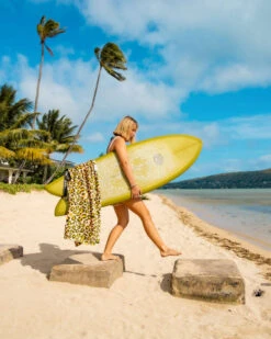 LEUS HOT SPOTS TOWEL (EX) -Wave Rider Shop leus beachtowel hot spots 1 38245.1700415150