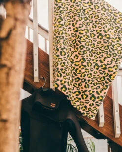 LEUS HOT SPOTS TOWEL (EX) -Wave Rider Shop leus beachtowel hotspots 1 14503.1700415151