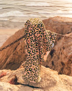 LEUS HOT SPOTS TOWEL (EX) -Wave Rider Shop leus beachtowel hotspots 3 60301.1700415153